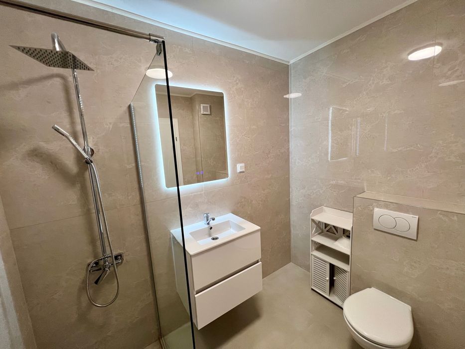 Inchiriez apartament Floresti