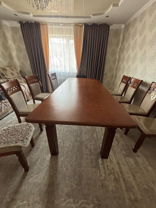 Срочно продам стол для гостиной