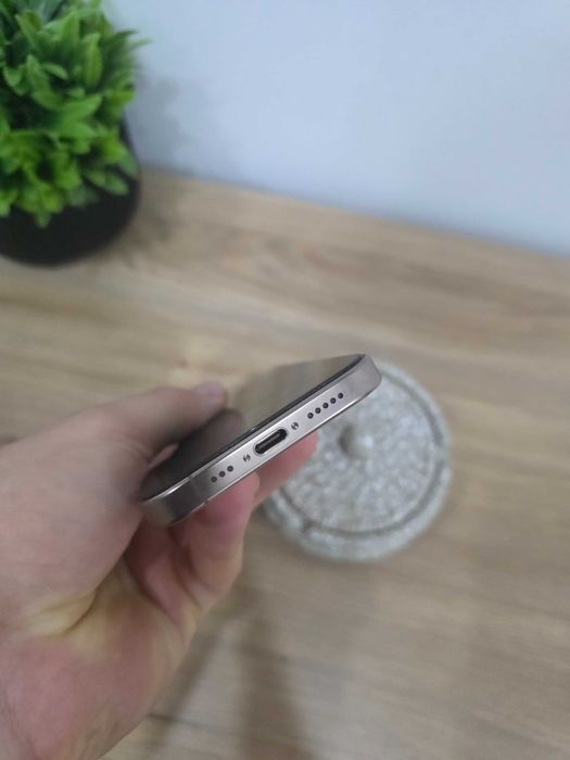 iPhone 16 Pro 128GB • 100% батерия • 184 цикъла • R-SIM