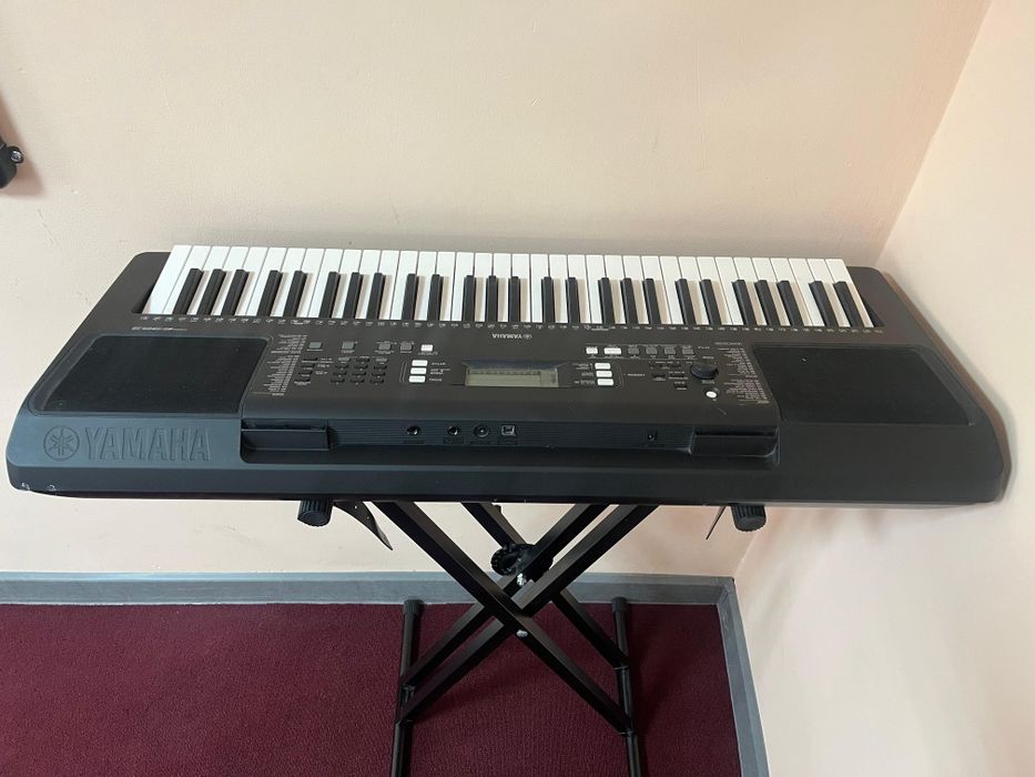 Продается синтезатор