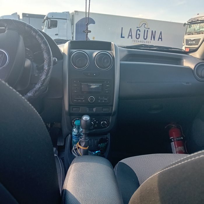 Vând Dacia Duster