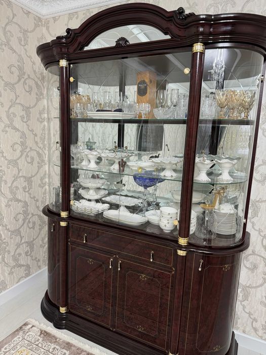 Сервант шкаф / горку