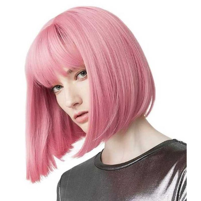 Къса плътна розова перука с бретон