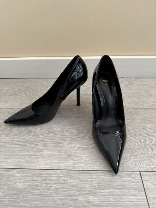 Pantofi Zara 9.5 cm  lac  negri