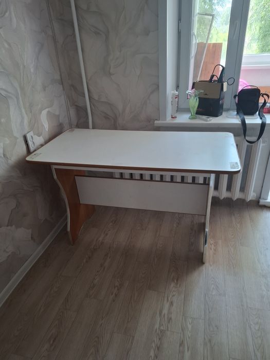Продам стол стоял на кухне