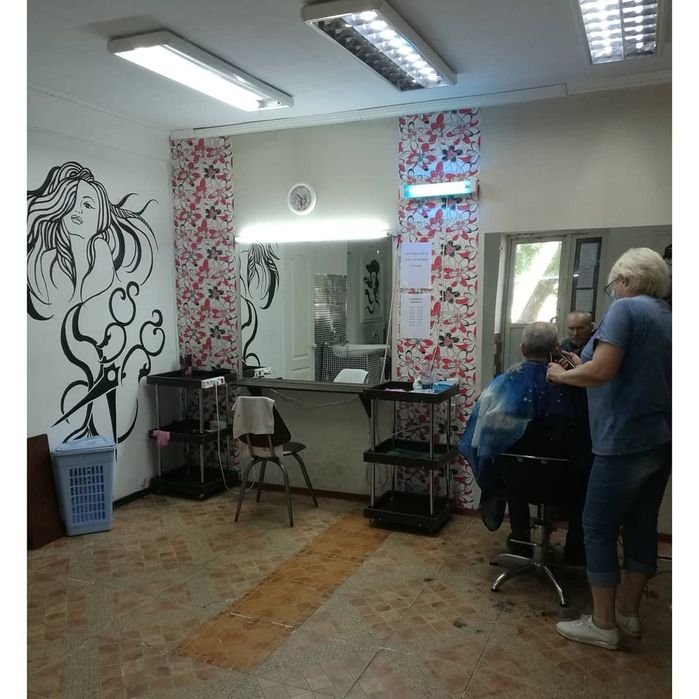 Продам парикмахерскую