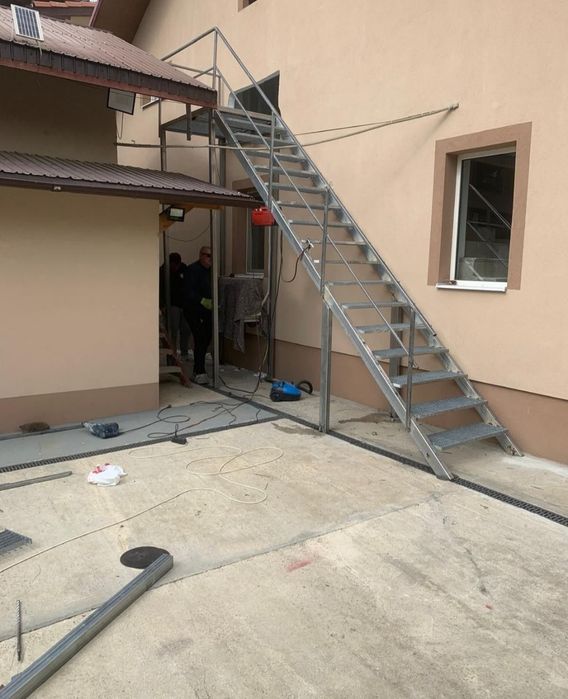 Vănd scări galbanizate
