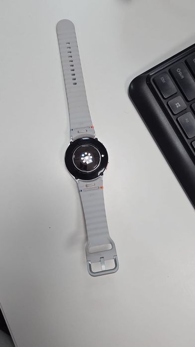 Продам samsung galaxy watch 7 (серые)