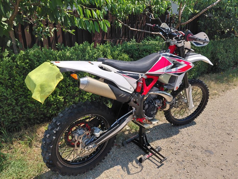 Vând Beta 200 RR
