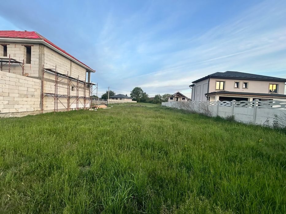 Teren intravilan 700 mp