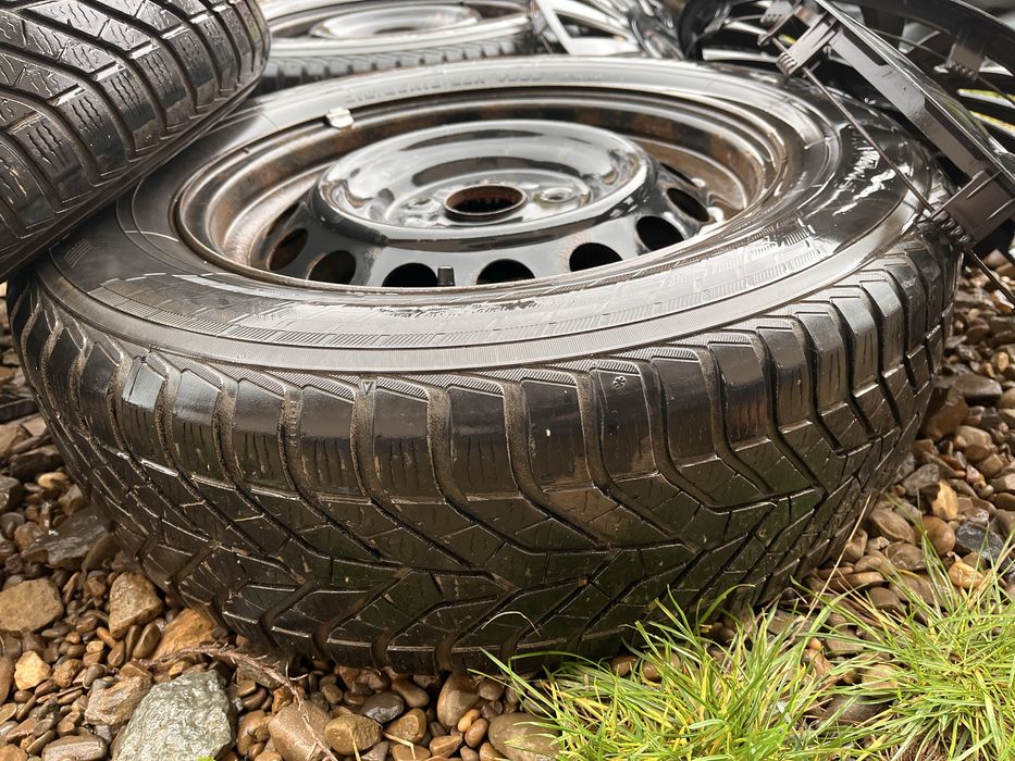 Roti complete R16 cu anvelope de iarna Yokohama