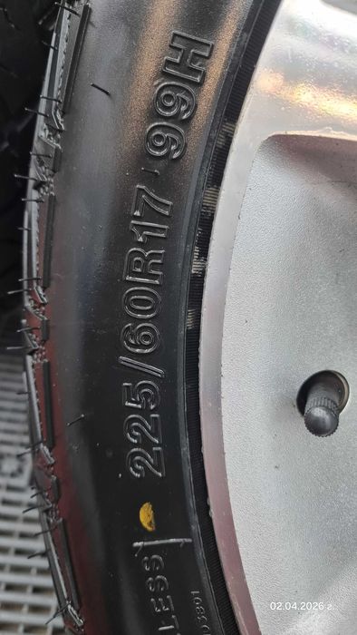 гуми с джанти 5х114.3 60.1мм 225/60 17