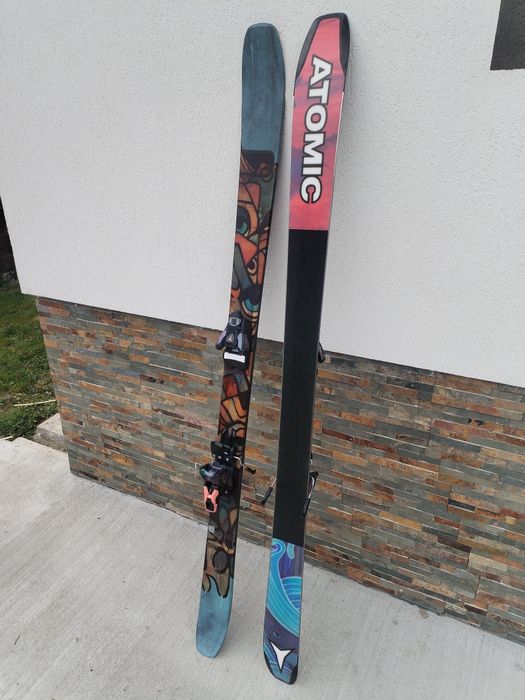 Atomic Bent 90 echipate cu legaturi Atomic Strive 12 GW