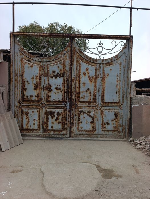 Дарвоза сотилади