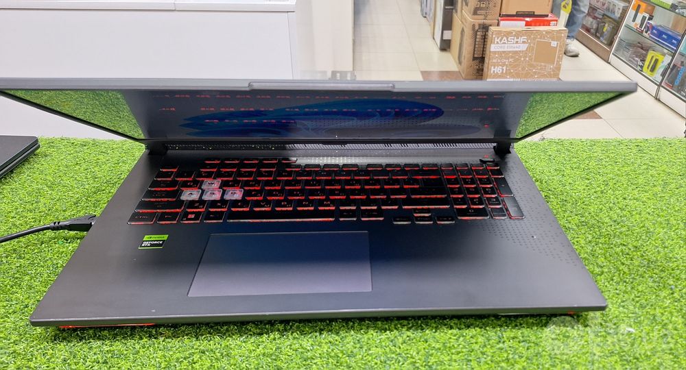 Asus ROG Strix | Ryzen 9 7845HX / RTX 4060 / 24GB DDR5 / 17"