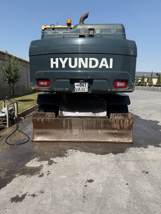 колесный экскаватор Hyundai HW145