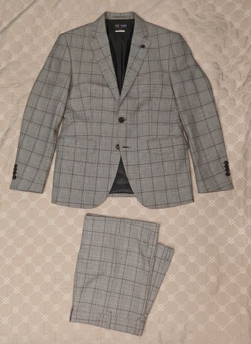 Costum Elegant Slim Fit – Model Caro (Gri/Plaid)