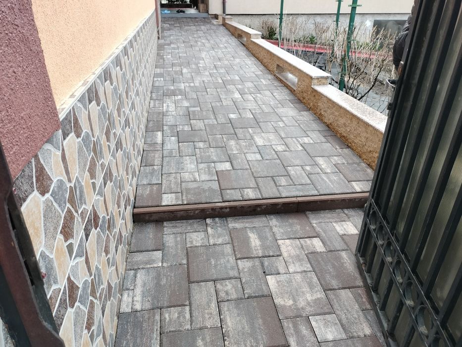 Montaj pavaje Parcări industriale,curți