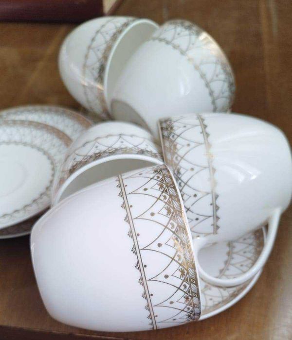 Чайные чашки с блюдцами