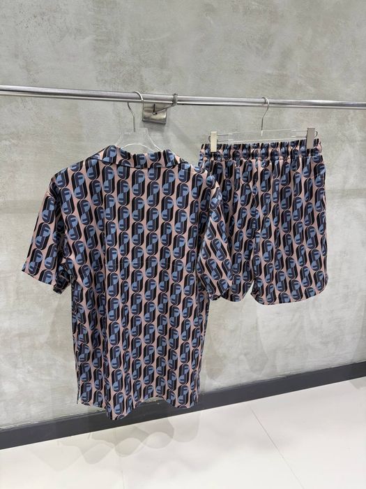 Мъжки къси екипи различни модели