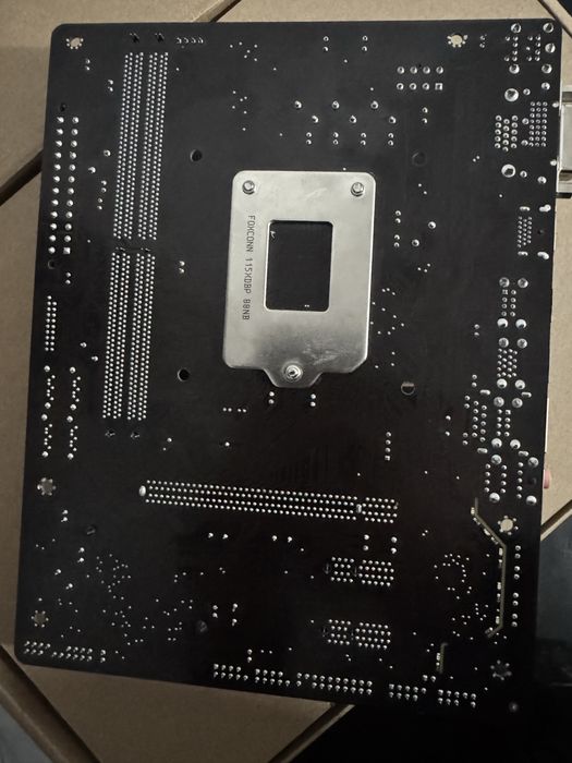 Placa de baza gigabyte GA-H110M-S2H +Procesor intel i5-7400 + Cooler