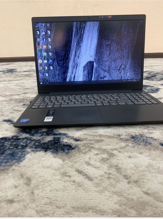 Noutbuk srochni sotiladi