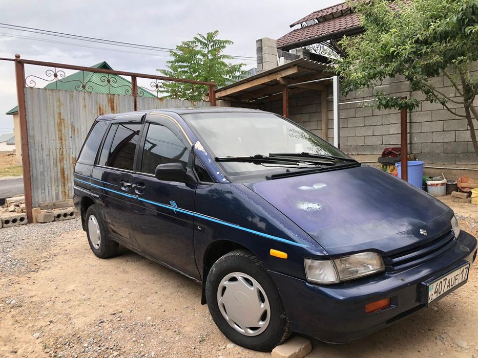Nissan prairie p
