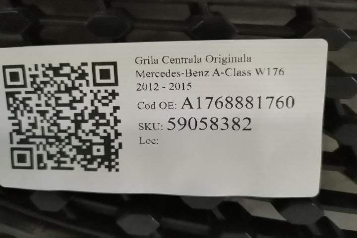 Оригинална централна решетка Мерцедес-Бенц / Mercedes-Benz A-Class W17