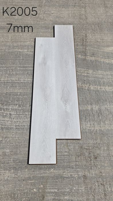 Laminat. Tarket optom. Plintus