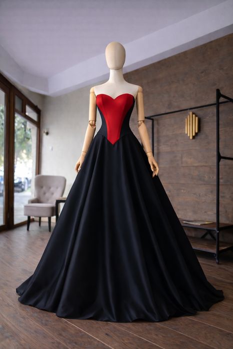 Дълга бална рокля с корсет и връзки в черно и червено Официална