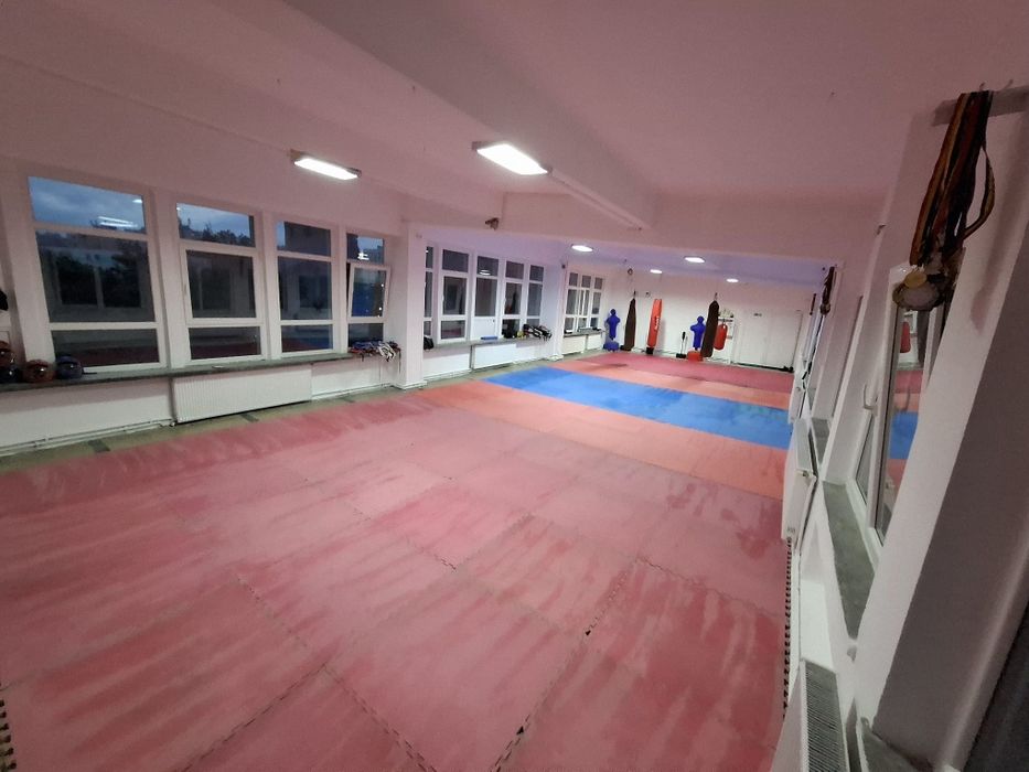 Închiriez Sala de sport și arte martiale