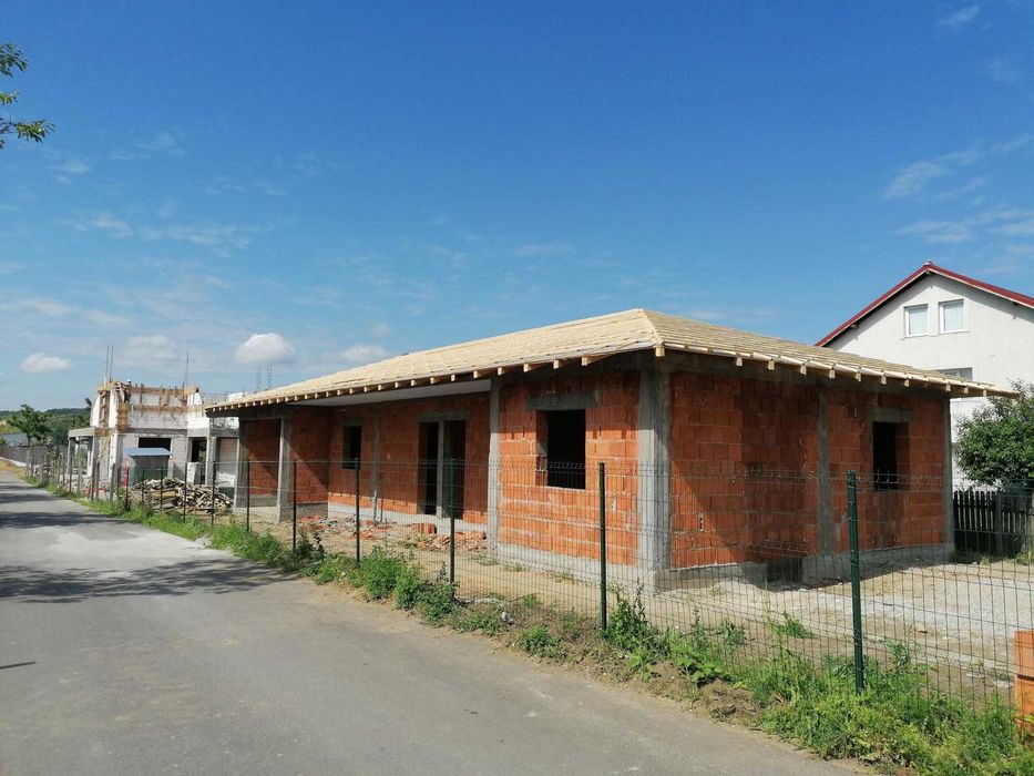 Echipă construcții sau firma