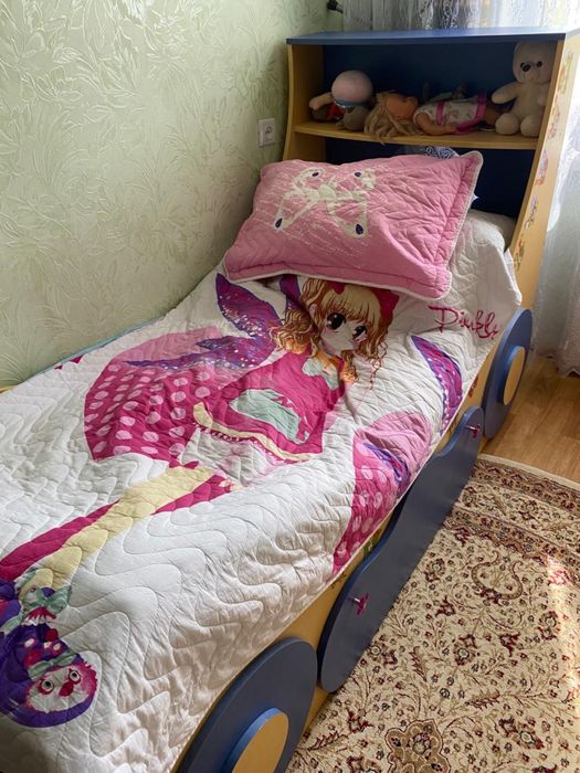 Комод,кровать,шкаф,парта