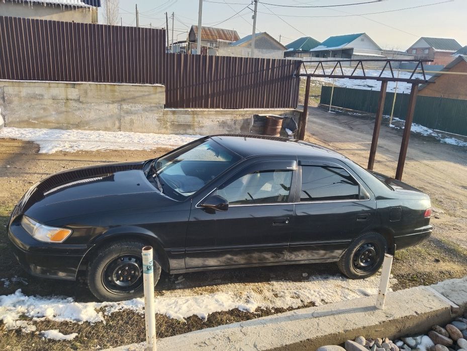 Автомобиль тайота камрй 20