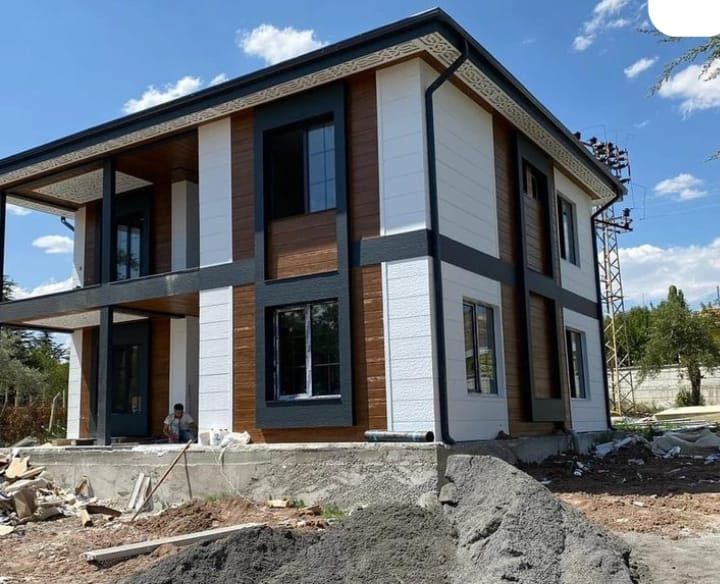 vand case pe structura metalica