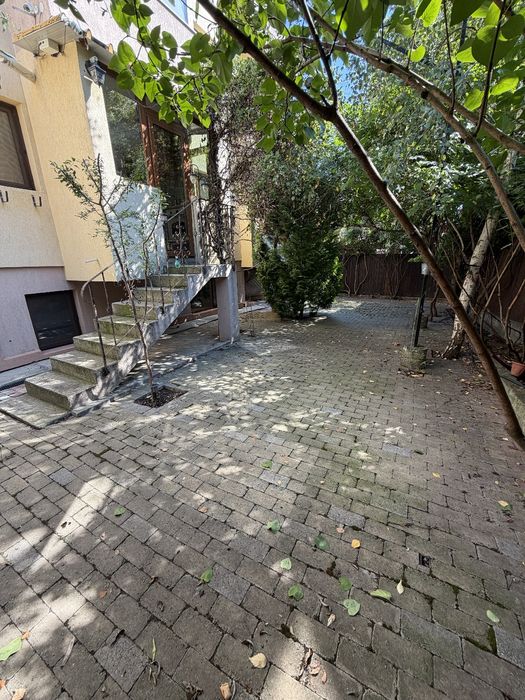 Apartament tip  Duplex de 135 mp, 250 mp gradina, 3 locuri de paracare - 1141 E/mp