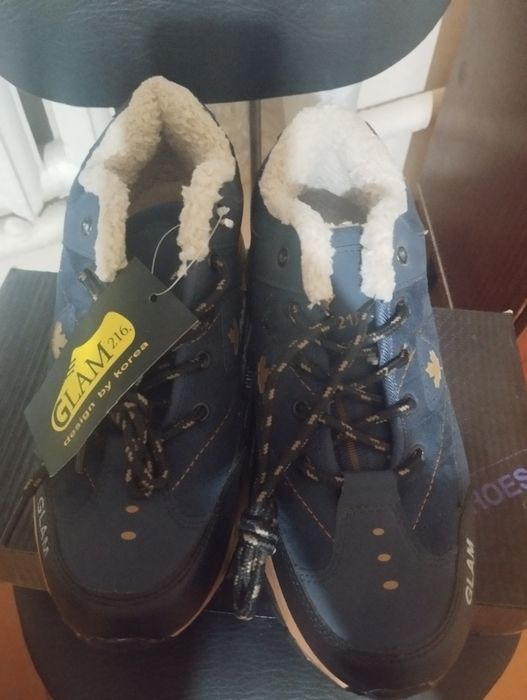 Erkaklar oyoq keyim sotiladi