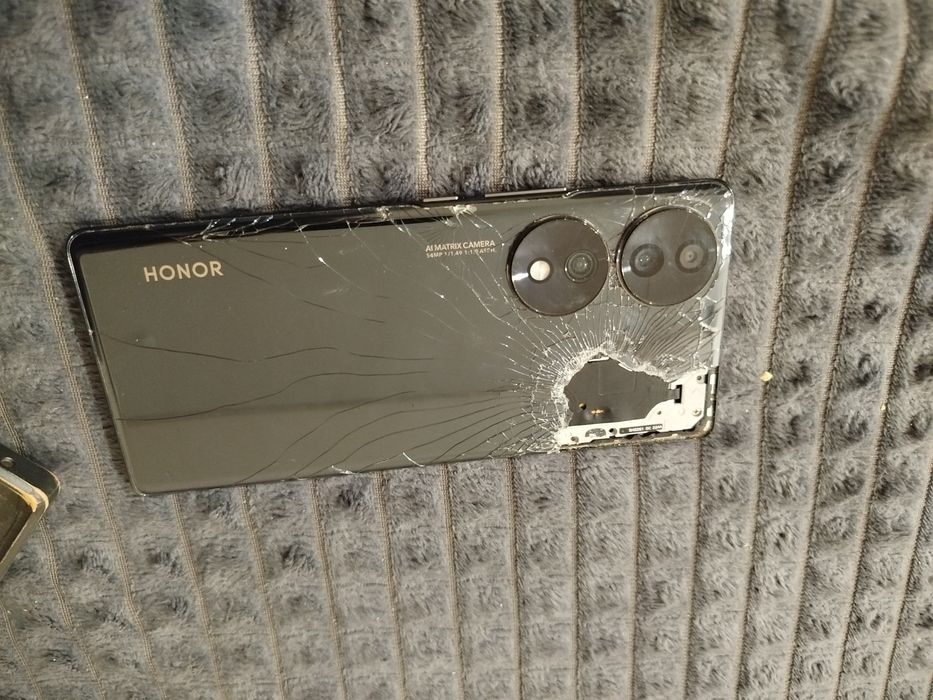 Продам HONOR 70.