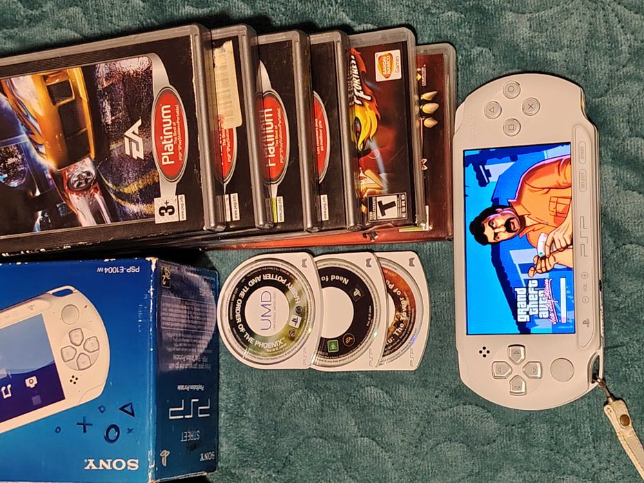 PSP E1004 modat si cu 12 mini DVD jocuri