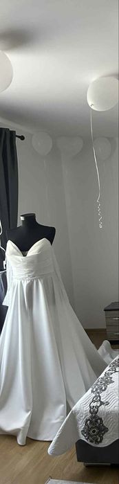 Rochie de mireasa si coronita