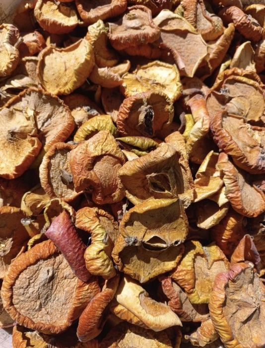 Сушенная груша, яблоко