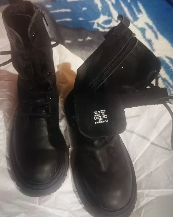 Ghete de piele pentru fete