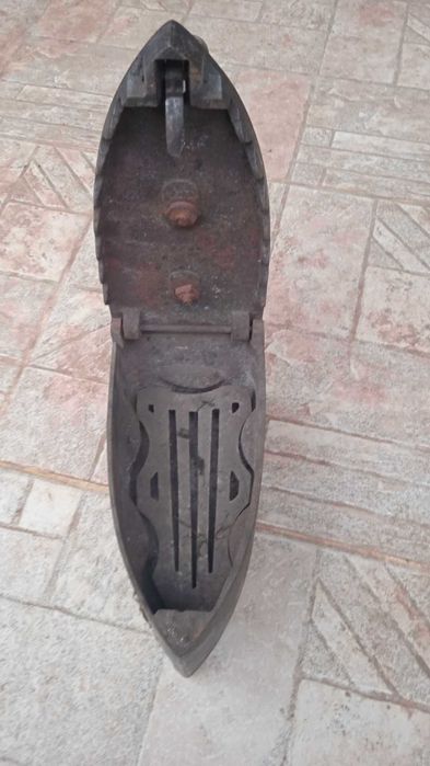 Стара ютия на въглища