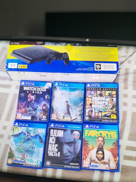 Ps 4 slim 1 TB,,