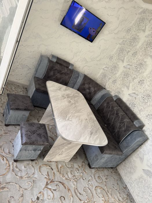 Хамйонбоб кухини угалок+ столи+ пуфиги.