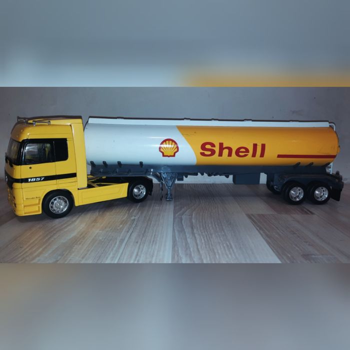 Продам игрушку модель грузовика