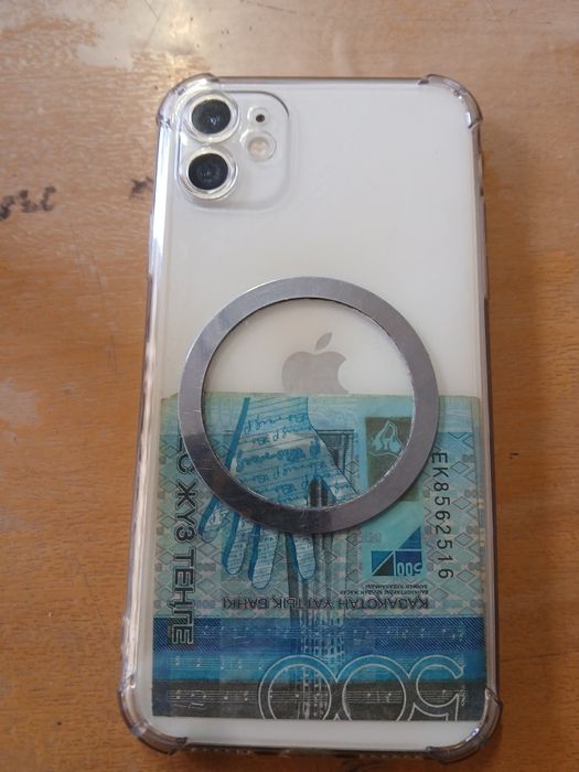 Обмен  айфон 11 память 128 г