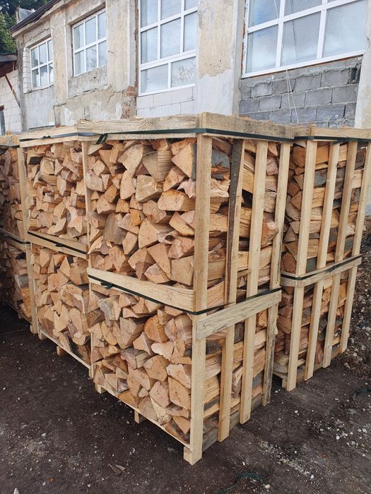 Lemn de foc de fag paletizat livrat la domiciliu