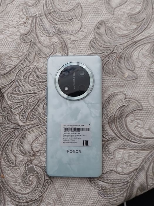 Xonor x 9 c bor 8 ga 256tali Holati ideal holatda 15 kun bo'lldi