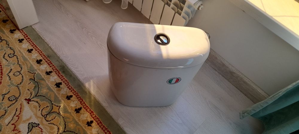 Продаю бачок от унитаза